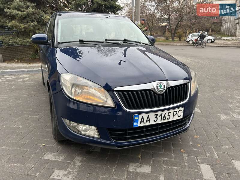 Хэтчбек Skoda Fabia 2012 в Днепре