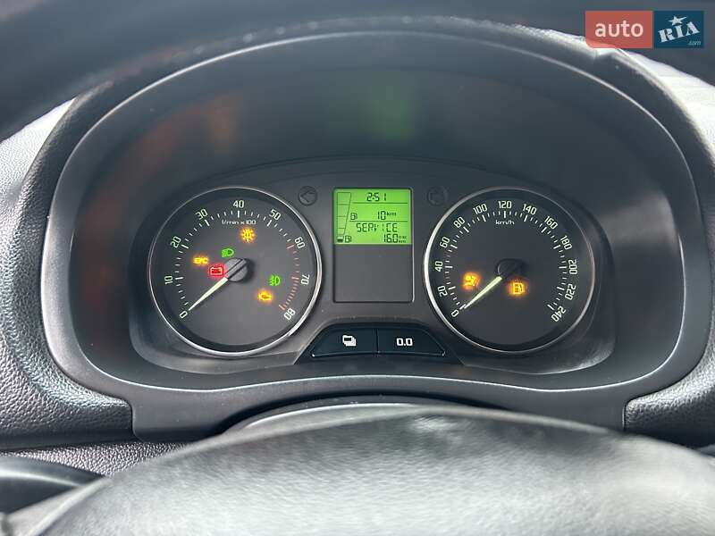 Хэтчбек Skoda Fabia 2012 в Днепре