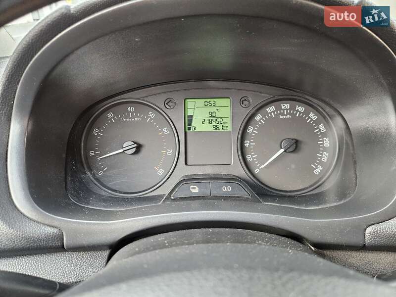 Хэтчбек Skoda Fabia 2014 в Ивано-Франковске