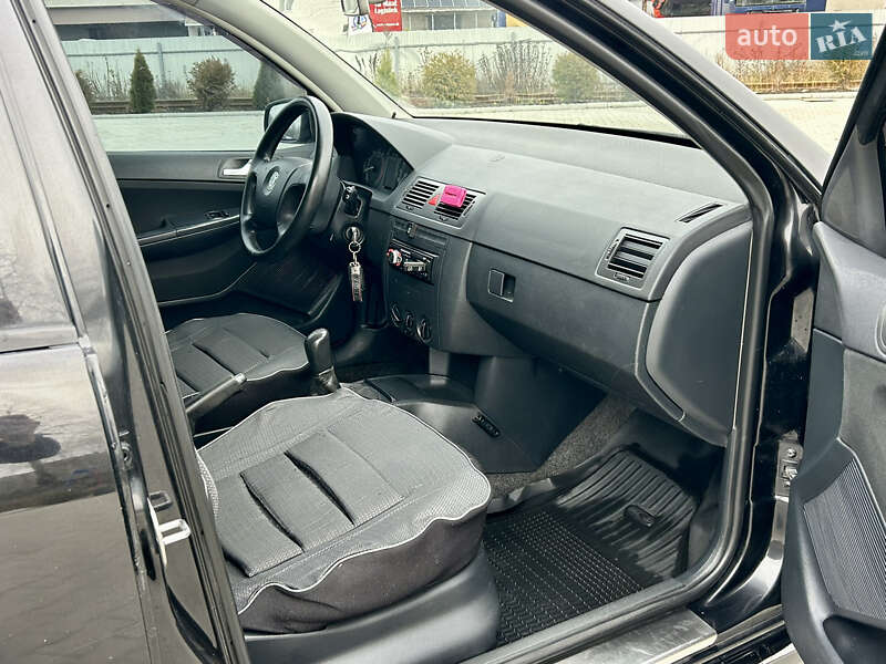 Седан Skoda Fabia 2004 в Вапнярке