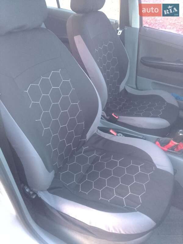 Хэтчбек Skoda Fabia 2003 в Луцке