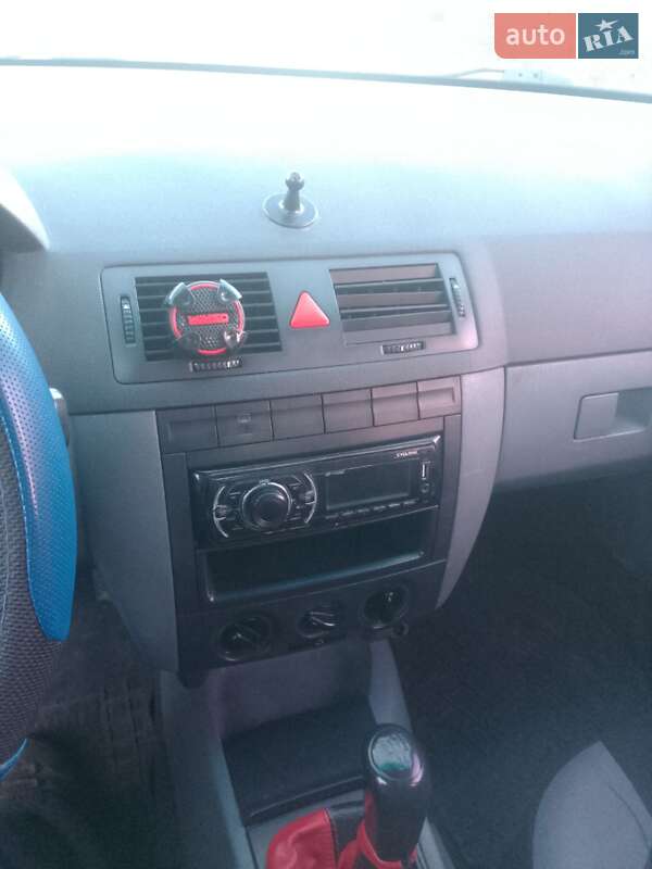 Хэтчбек Skoda Fabia 2003 в Луцке