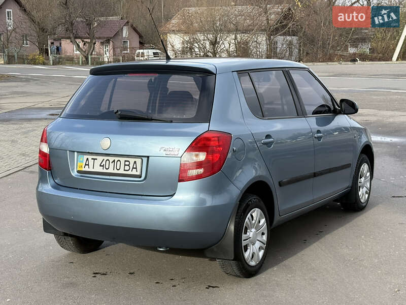 Хэтчбек Skoda Fabia 2010 в Надворной