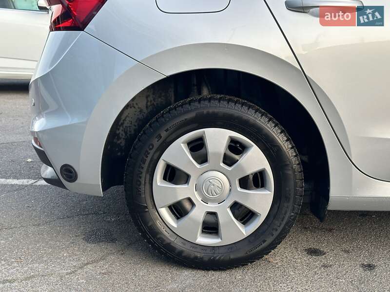 Хэтчбек Skoda Fabia 2024 в Киеве