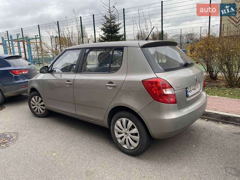 Хэтчбек Skoda Fabia 2015 в Киеве фото 6 Хэтчбек Skoda Fabia 2015 в Киеве