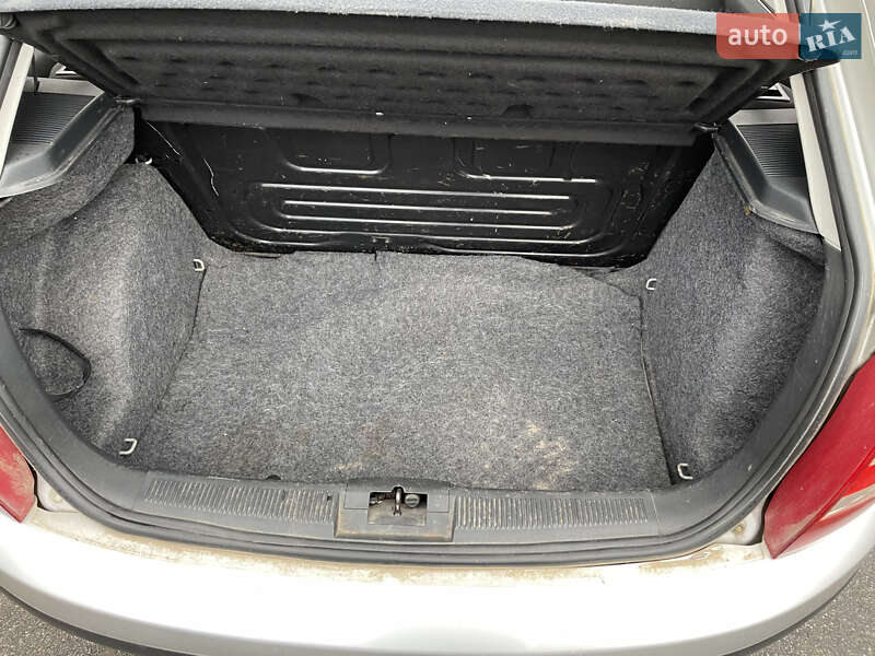 Хэтчбек Skoda Fabia 2005 в Немирове