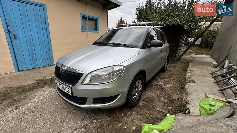 Хэтчбек Skoda Fabia 2011 в Запорожье
