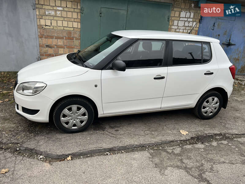 Хэтчбек Skoda Fabia 2011 в Киеве