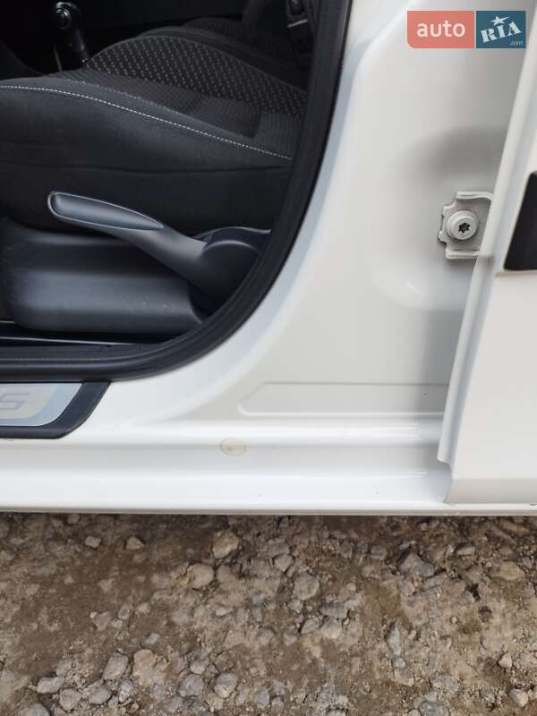 Хэтчбек Skoda Fabia 2012 в Теплике