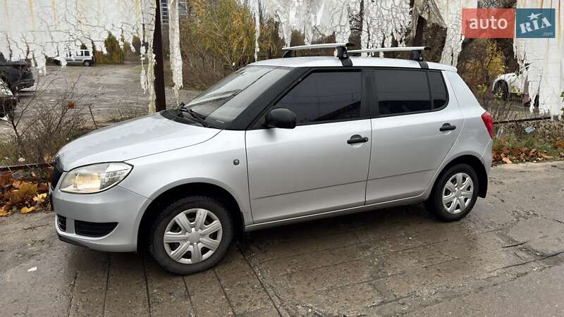 Хэтчбек Skoda Fabia 2011 в Запорожье