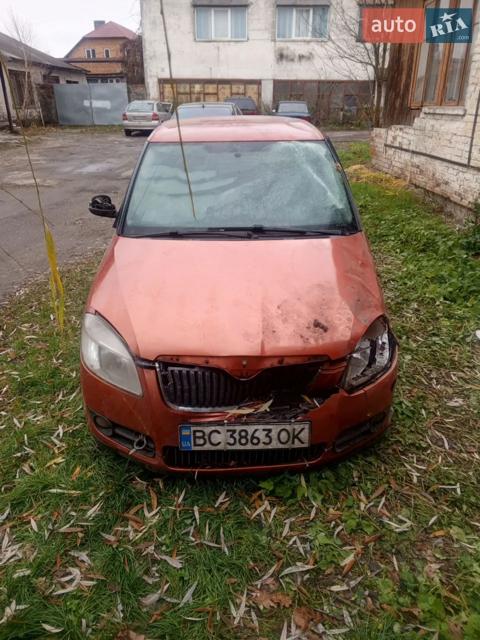 Продам авто після ДТП.Мотор на ходу,50 тис тому робилась капіталка двигуна,готовий до будь якої перевірки,по мотору і коробці питань немає,куліса нова,рейка тільки після реставраціі?,машина і?здила кожного дня.Якщо цікавить телефонуйте,багато ще чого по машині розповім)