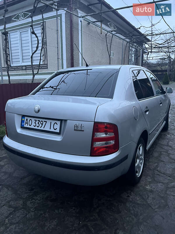 Седан Skoda Fabia 2004 в Мукачево