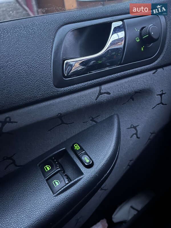 Седан Skoda Fabia 2004 в Мукачево