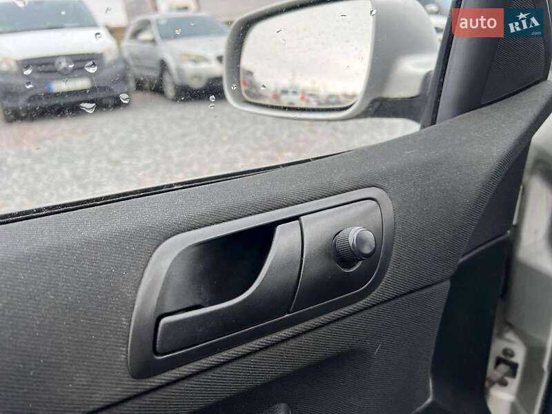 Хэтчбек Skoda Fabia 2006 в Львове