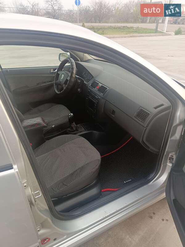 Универсал Skoda Fabia 2001 в Новом Буге