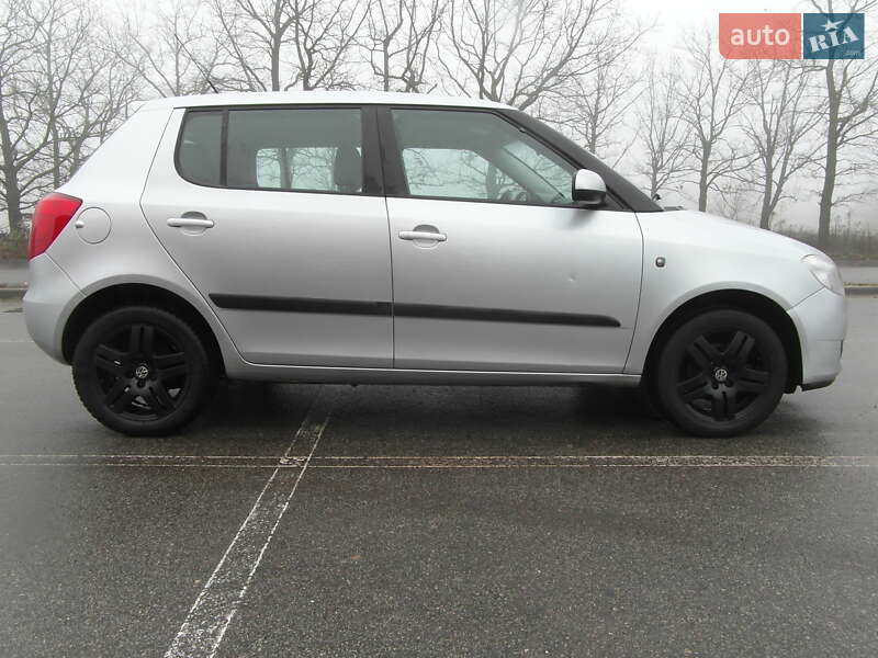 Хэтчбек Skoda Fabia 2010 в Кропивницком
