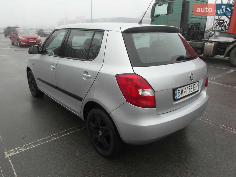 Хэтчбек Skoda Fabia 2010 в Кропивницком