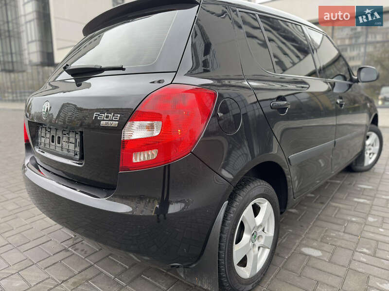 Хэтчбек Skoda Fabia 2008 в Днепре