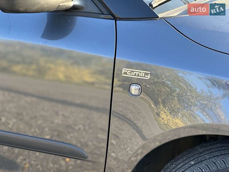 Універсал Skoda Fabia 2011 в Синяві