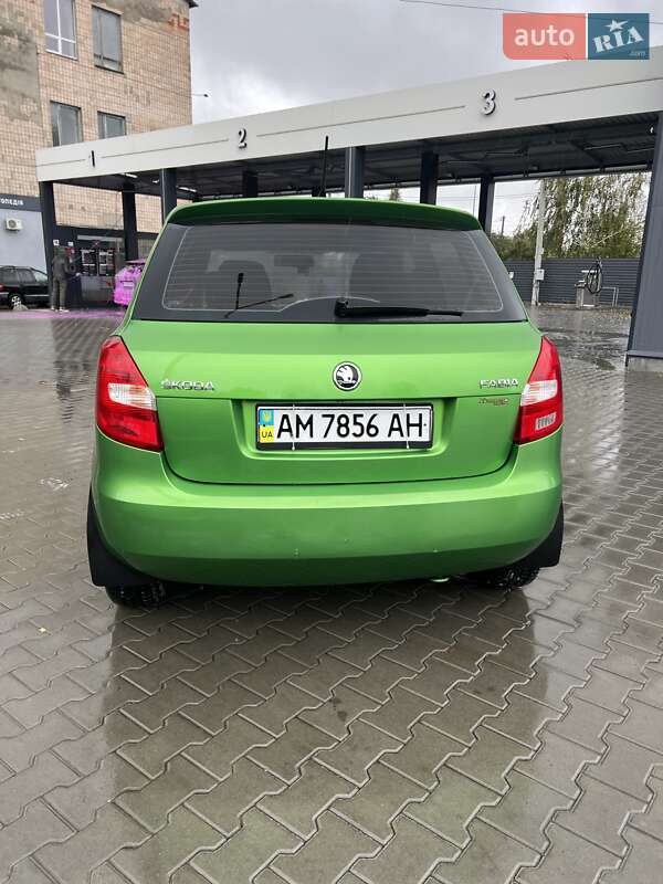 Хэтчбек Skoda Fabia 2013 в Житомире