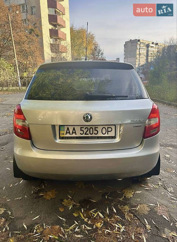 Хетчбек Skoda Fabia 2011 в Києві