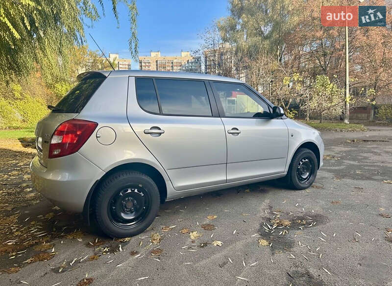 Хетчбек Skoda Fabia 2011 в Києві