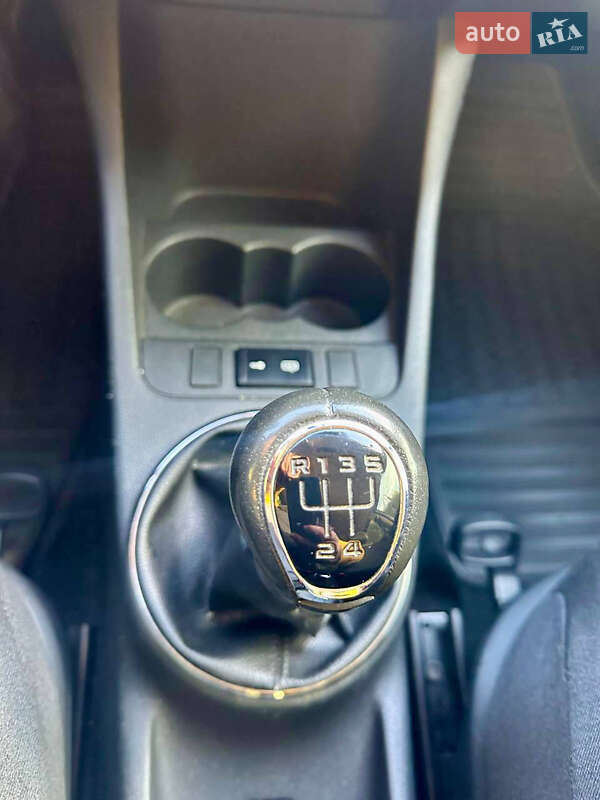 Хетчбек Skoda Fabia 2011 в Києві