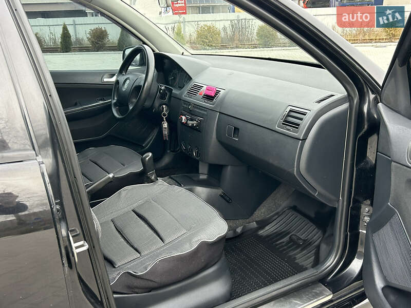 Седан Skoda Fabia 2004 в Вапнярці