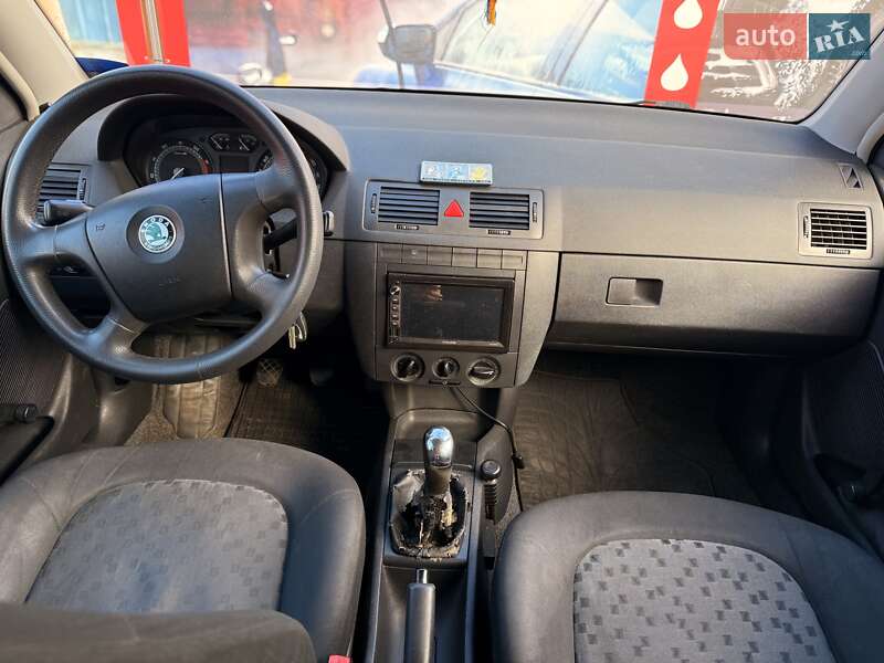 Седан Skoda Fabia 2006 в Киеве