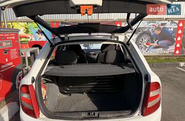 Седан Skoda Fabia 2006 в Киеве