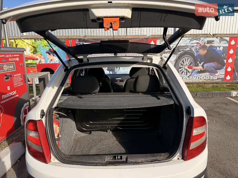 Седан Skoda Fabia 2006 в Киеве