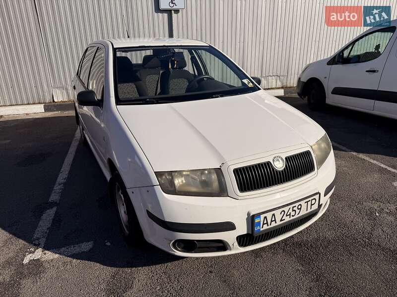 Седан Skoda Fabia 2006 в Киеве