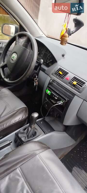 Хэтчбек Skoda Fabia 2002 в Черновцах