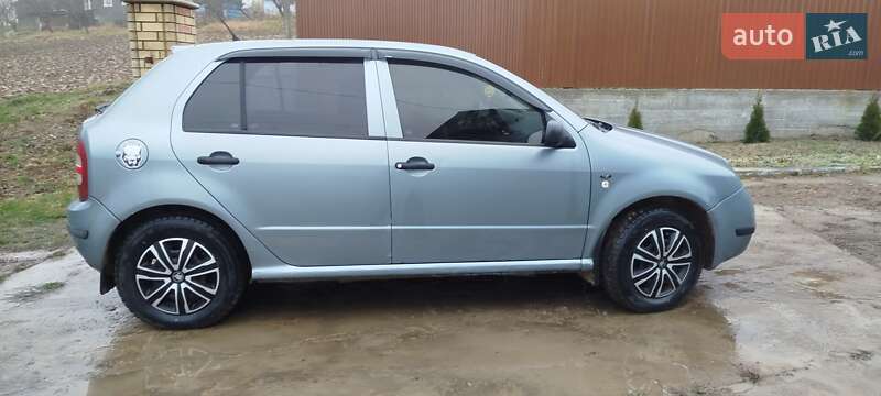 Хэтчбек Skoda Fabia 2002 в Черновцах