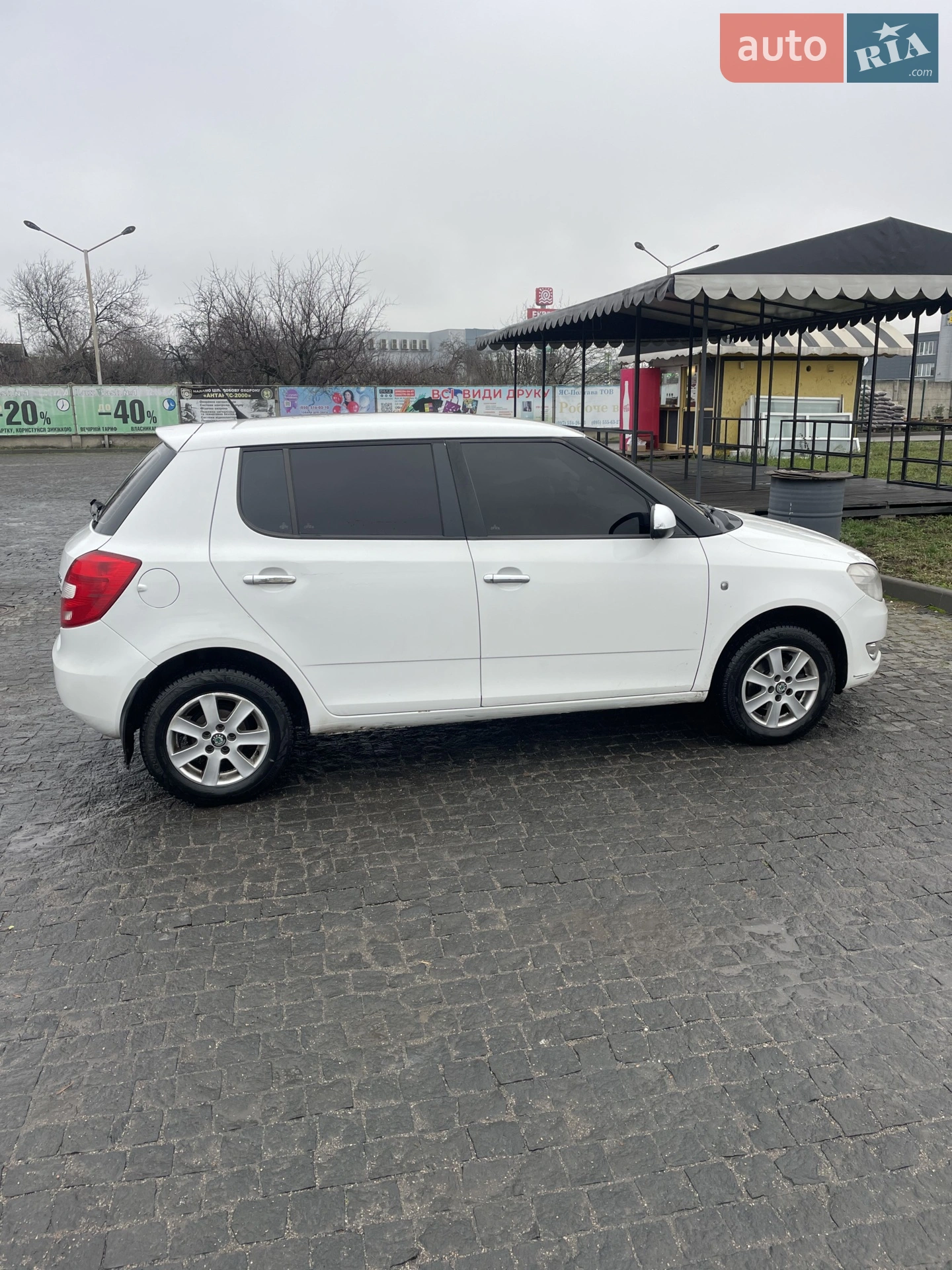 2011 Skoda Fabia - мініатюра 2