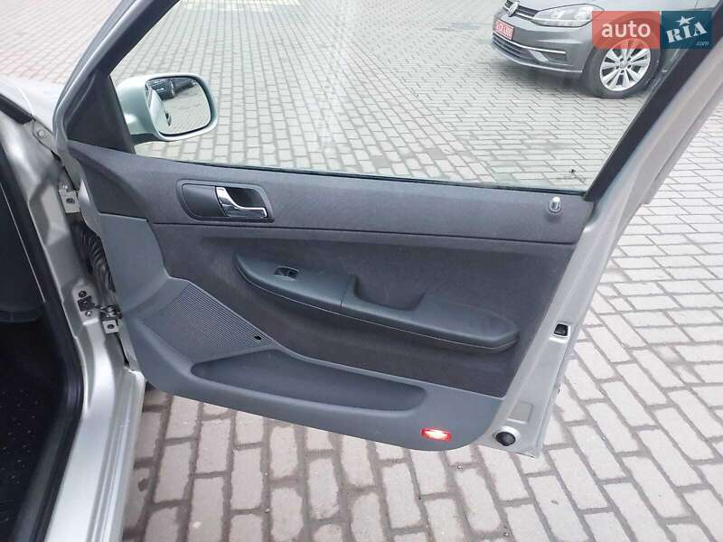 Седан Skoda Fabia 2004 в Калуші