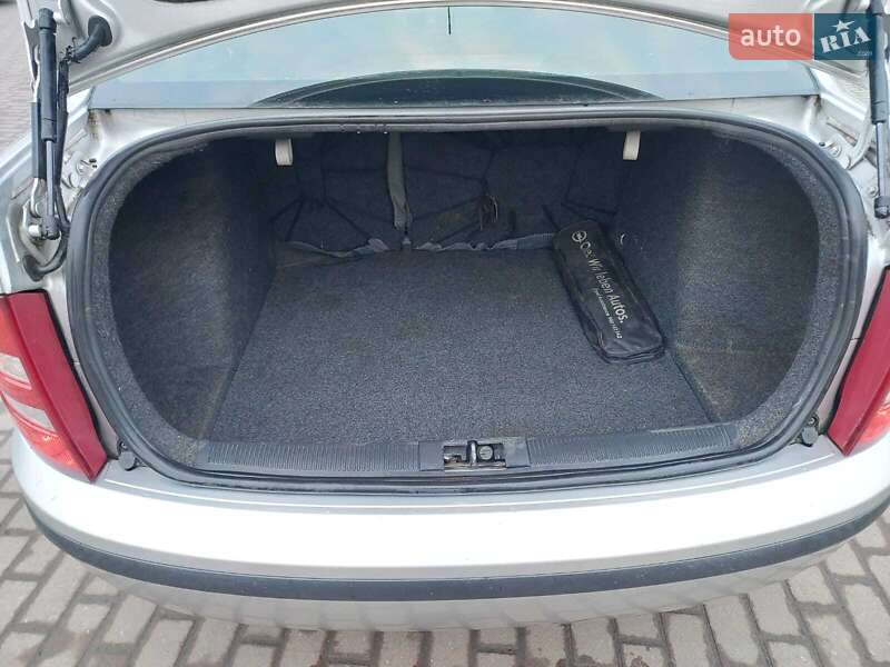 Седан Skoda Fabia 2004 в Калуші