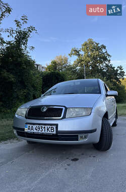 Седан Skoda Fabia 2004 в Києві