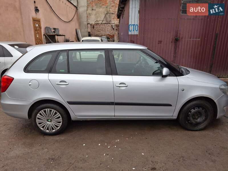 Універсал Skoda Fabia 2012 в Ужгороді