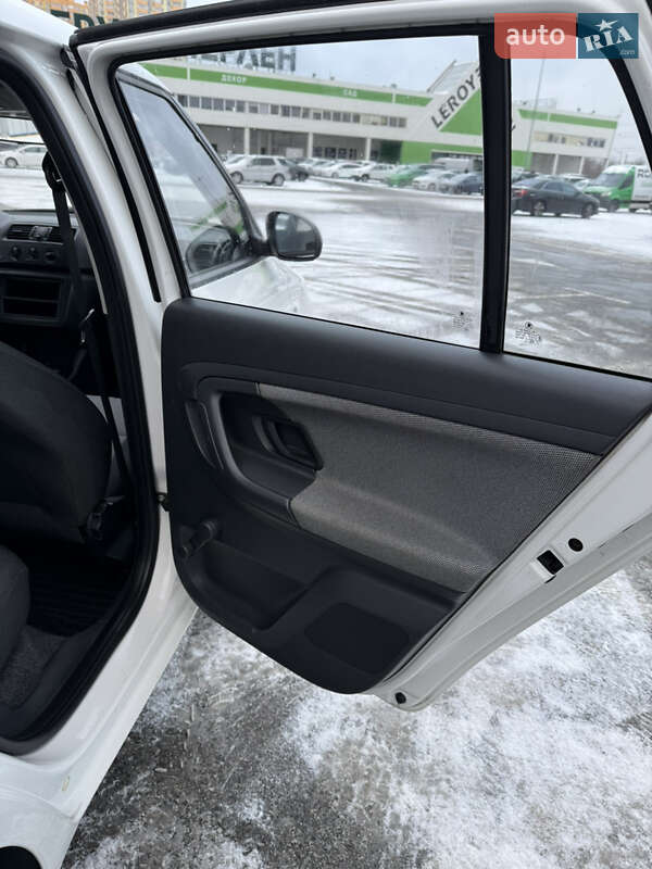 Хетчбек Skoda Fabia 2014 в Києві фото 17 Хетчбек Skoda Fabia 2014 в Києві