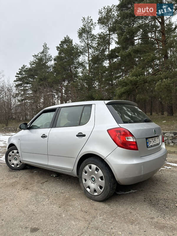 Хетчбек Skoda Fabia 2011 в Саврані