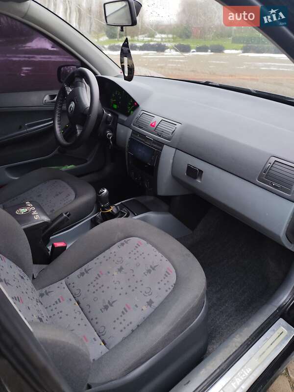 Хэтчбек Skoda Fabia 2004 в Червоногригорьевцы фото 5 Хэтчбек Skoda Fabia 2004 в Червоногригорьевцы