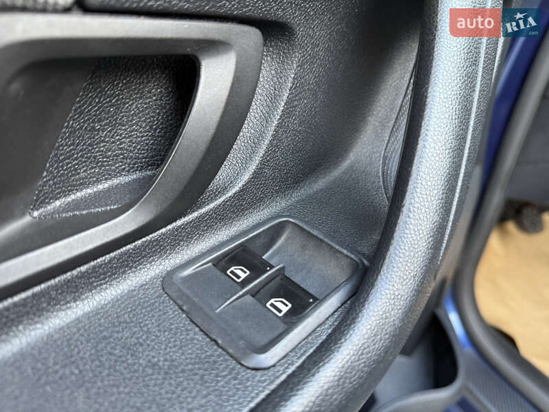 Хэтчбек Skoda Fabia 2009 в Днепре