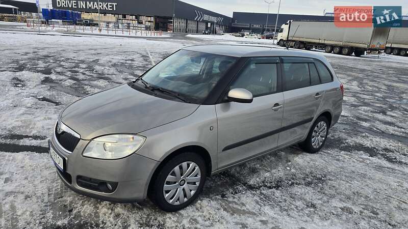 Універсал Skoda Fabia 2009 в Дніпрі