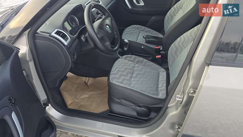 Універсал Skoda Fabia 2009 в Дніпрі