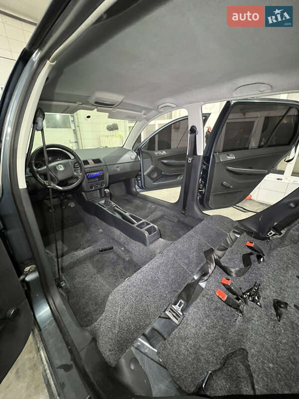 Хэтчбек Skoda Fabia 2005 в Львове