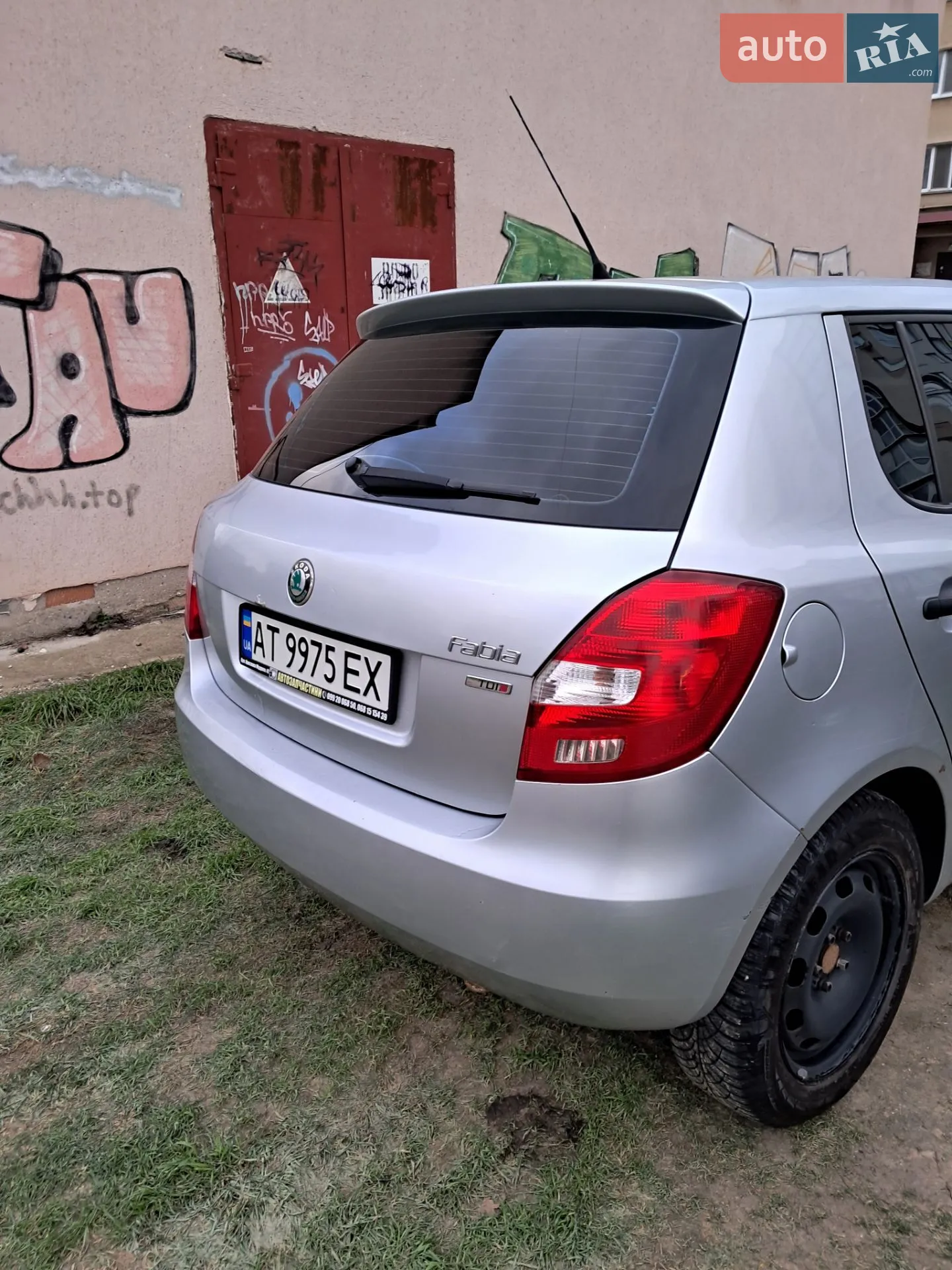 2011 Skoda Fabia - мініатюра 2