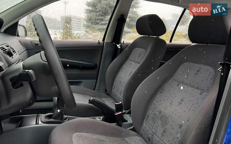 Хэтчбек Skoda Fabia 2002 в Львове