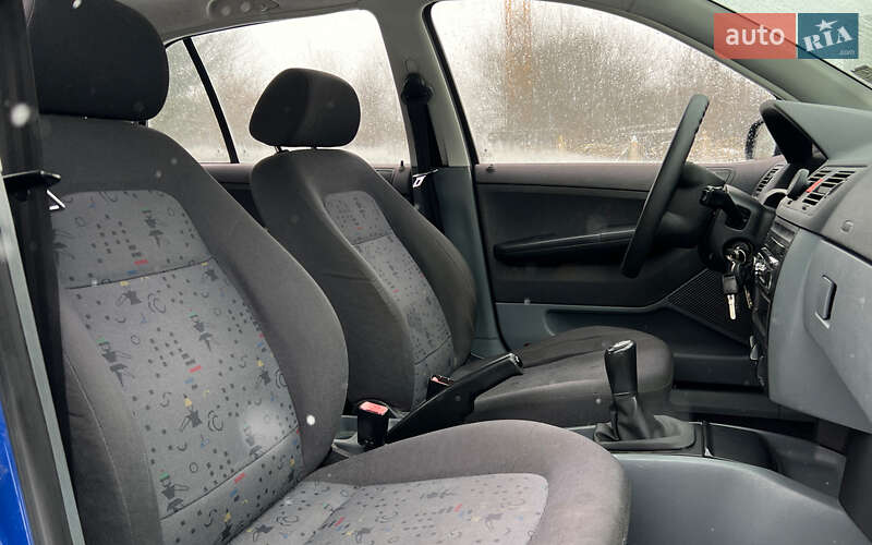 Хэтчбек Skoda Fabia 2002 в Львове