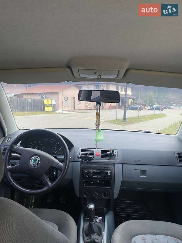 Хэтчбек Skoda Fabia 2004 в Поляне